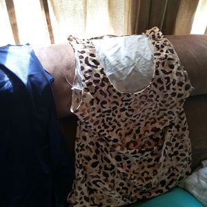 Sleavless leopard print top